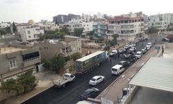 Otomobilin araçtan inen çocuğa çarptığı kaza kamerada