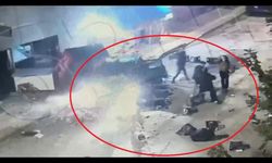 Otomobilin çarpmasıyla 6 kişinin yaralandığı kaza kamerada