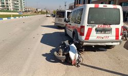 Otomobilin çarptığı motosikletin sürücüsü ağır yaralandı