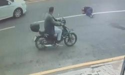 Otomobilin öğrenciye çarptığı kaza kamerada