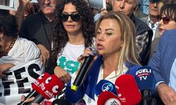 Özgür Özel, İzmir'de gazetecilerin yürüyüşüne katıldı