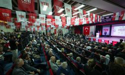 Özgür Özel: Yeni Parti karanlığa inat yakılmış bir mumdur