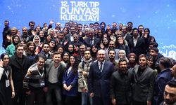 Sağlık Bakanı Memişoğlu 12'nci Türk Tıp Dünyası Kurultayı'nda gençlerle buluştu