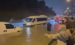 Sarıyer de su baskını olan alışveriş merkezi tahliye edildi
