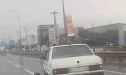 Seyir halindeki otomobilin aks demiri kırıldı