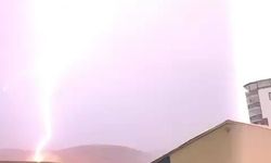 Siirt'te tarlaya yıldırımın düşme anı kamerada