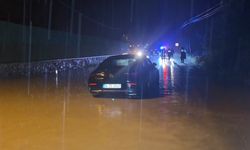 Şile'de sağanak nedeniyle otomobilde mahsur kalan 2 kişi kurtarıldı
