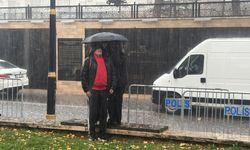 Sivas'ta çelenk töreni öncesi sağanak bastırdı