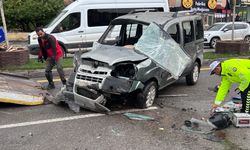 Sivas'ta hafif ticari araç devrildi: 4 yaralı