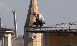 Sivas'ta işçilerin çatıda tehlikeli mesaisi