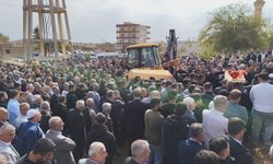 Su kanalına uçan otomobilde ölen 4'ü çocuk 6 kişi, yan yana toprağa verildi