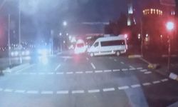 Sultanbeyli'de servis minibüslerinin karıştığı kaza kamerada
