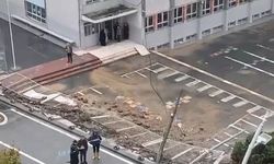Sultangazi'de okulun istinat duvarı çöktü -1