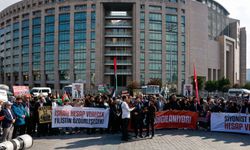 Sumud Filosu'na saldırı davası başladı; aktivistler ve avukatlar basın açıklaması yaptı