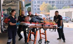 Tamir ettiği çatıdan düşüp yaralandı