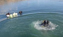 Tunceli'de jandarmadan 29 metre derinlikte Türk bayraklı Cumhuriyet kutlaması