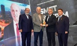 Ümraniye Belediye Başkanı İsmet Yıldırım'a 'İstanbul'da Yılın Belediye Başkanı' ödülü