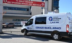 Veteran futbolcu, turnuva için geldiği Antalya'da sahilde yürürken kalp krizi geçirip öldü