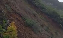Yalova'da sağanak nedeniyle sel sularında mahsur kalan bekçi kepçeyle kurtarıldı (3)