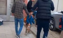 Yüksekova'da sürücüsü kalp krizi geçiren öğrenci servisi binaya çarptı