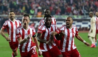 Sivasspor bu sezon yeni transferlerle üç kulvarda da iddialı