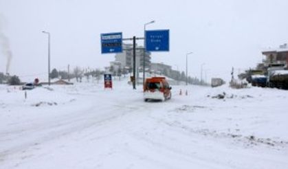 Gaziantep, Malatya, Şanlıurfa, Kahramanmaraş, Kilis ve Adıyaman'da karla mücadele sürüyor