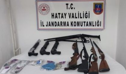GÜNCELLEME - Hatay merkezli uyuşturucu operasyonunda yakalanan 27 zanlıdan 17'si tutuklandı