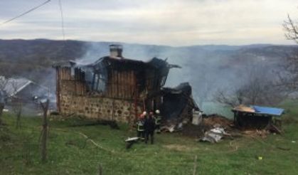 GÜNCELLEME - Kocaeli'de çıkan yangında yaşlı kadın öldü