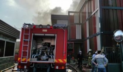 GÜNCELLEME - Sancaktepe'de simit üretimi yapılan fabrikadaki yangın söndürüldü