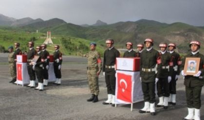 Şehitler için tören - HAKKARİ