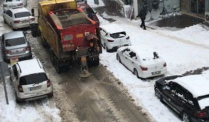 Sivas ve Kayseri'de kar yağışı hayatı olumsuz etkiliyor