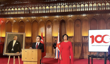 Londra'da Türkiye Cumhuriyeti'nin 100. yılı balosu