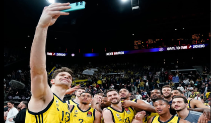 Fenerbahçe Beko'nun basketbolcuları Avrupa şampiyonluğunu değerlendirdi