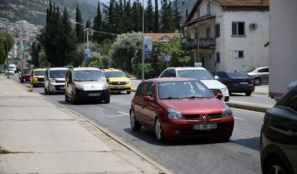 Fethiye ve Bodrum'dan dönen tatilcilerin araç kuyruğu