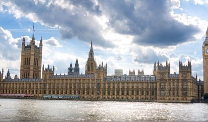 İngiltere İçişleri Bakanlığı vize ve vatandaşlık başvuru ücretlerine zam yaptı