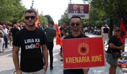 Lahey'de yargılanan eski UÇK komutanları için Kosova'da destek gösterisi