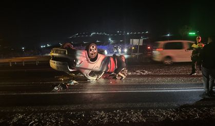 Bayburt'ta refüje çarpıp devrilen otomobildeki 6 kişi yaralandı