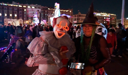 Meksiko'da Ölüler Gününde iskelet maketleri