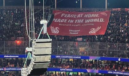 Liverpool taraftarlarından Atatürk pankartı