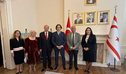 Ersin Tatar Londra’daki sanat sergisine katıldı
