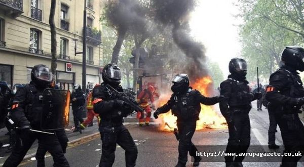 İtalya'da 1 Mayıs gösterisinde polisten protestoculara sert müdahale