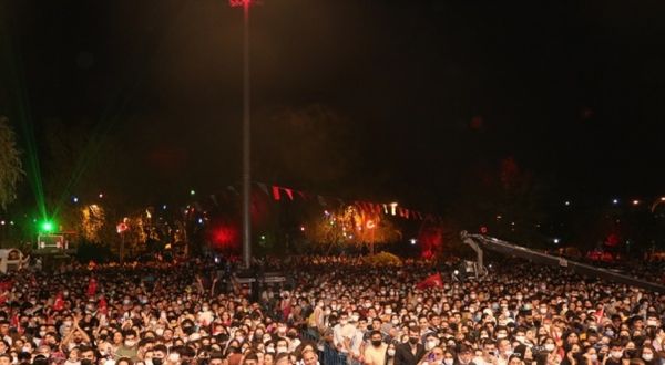 Hadise'den 30 Ağustos Zafer Bayramı'nda coşkulu Ankara'da konseri