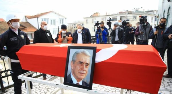 Ankara'da vefat eden eski İçişleri Bakanı Hasan Fehmi Güneş'in cenazesi toprağa verildi