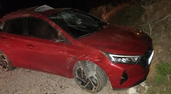 Antalya'nın Alanya ilçesinde devrilen otomobilde 1 kişi öldü, 1 kişi yaralandı.