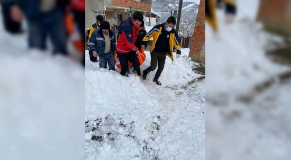 Kar nedeniyle yolu kapanan köylerde mahsur kalan hastaların imdadına sağlık ekipleri yetişti