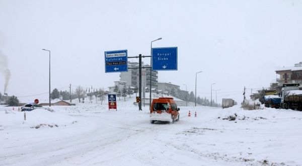Gaziantep, Malatya, Şanlıurfa, Kahramanmaraş, Kilis ve Adıyaman'da karla mücadele çalışmaları, görüntülü haber, video izle