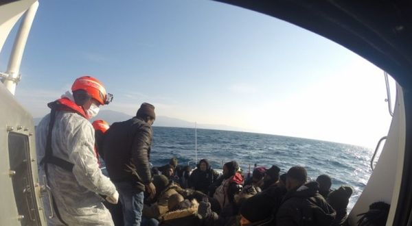Yunanistan unsurlarınca geri itilen 21 düzensiz göçmen kurtarıldı