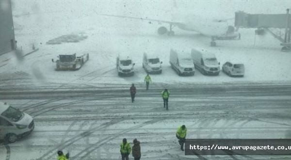 İGA, kar yağışının etkisiyle seyahat ve operasyonların aksamaması adına havalimanındaki önlemleri artırdı
