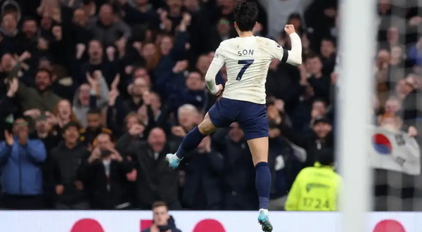 Güney Koreli golcüsü Son'la Tottenham kazanmasını bildi