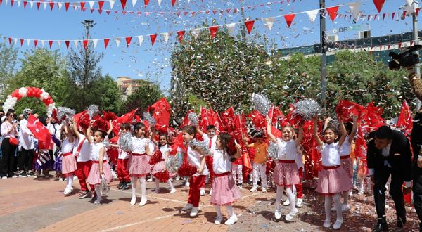 Tüm Anadolu'da 23 Nisan Ulusal Egemenlik ve Çocuk Bayramı coşkusu